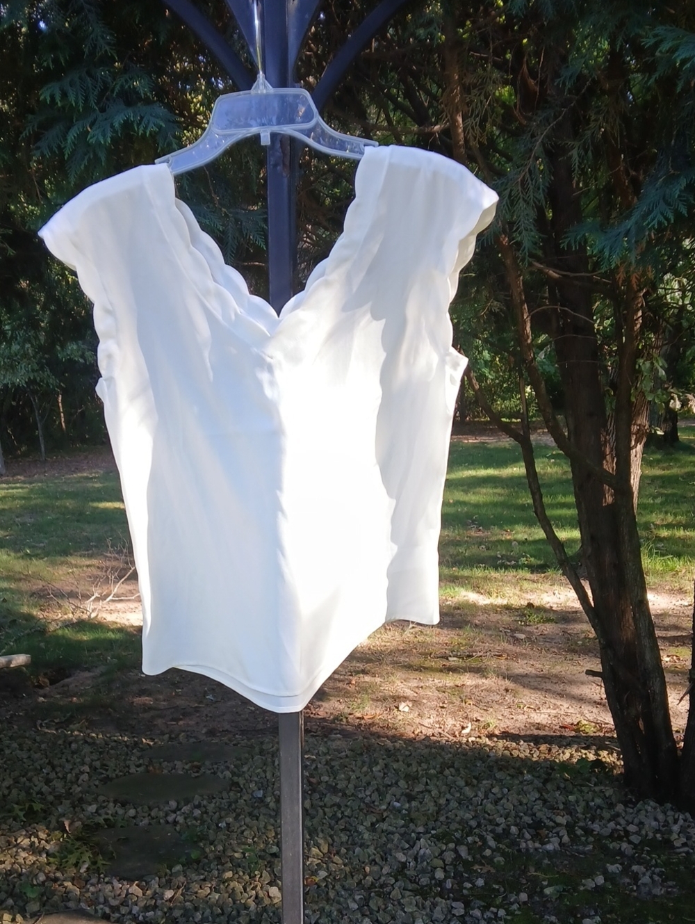 Express scalloped V-neck blouse lightweight, Sz S
